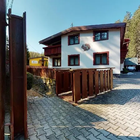 Sabina Πανσιόν Vernár