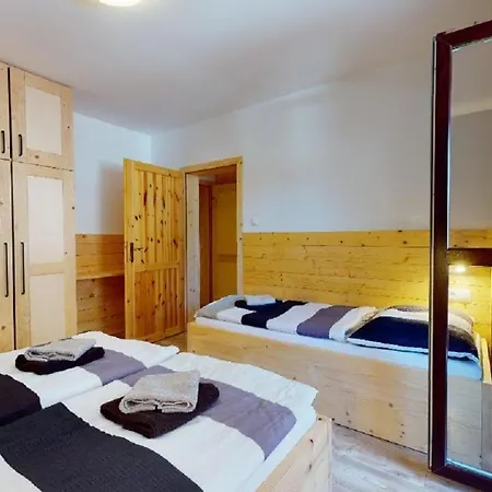 Sabina Πανσιόν Vernár