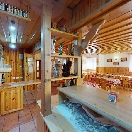 Sabina Πανσιόν Vernár