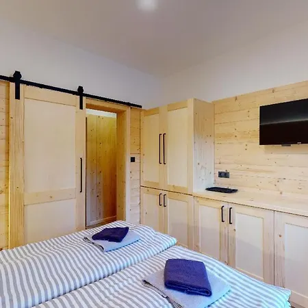 Sabina Πανσιόν Vernár